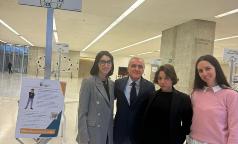 Direttore del personale in stand Bocconi Direttore del personale in stand Bocconi